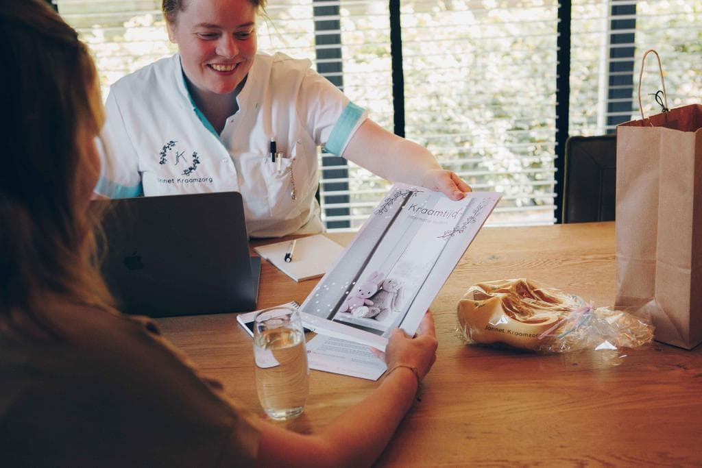 Jannet tijdens kennismakingsgesprek